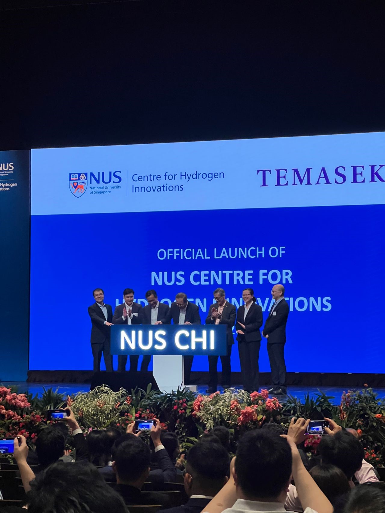 NUS CA2DM Celebrates Milestone in Graphene Membranes Research at Centre for Hydrogen Innovations (CHI) Inauguration